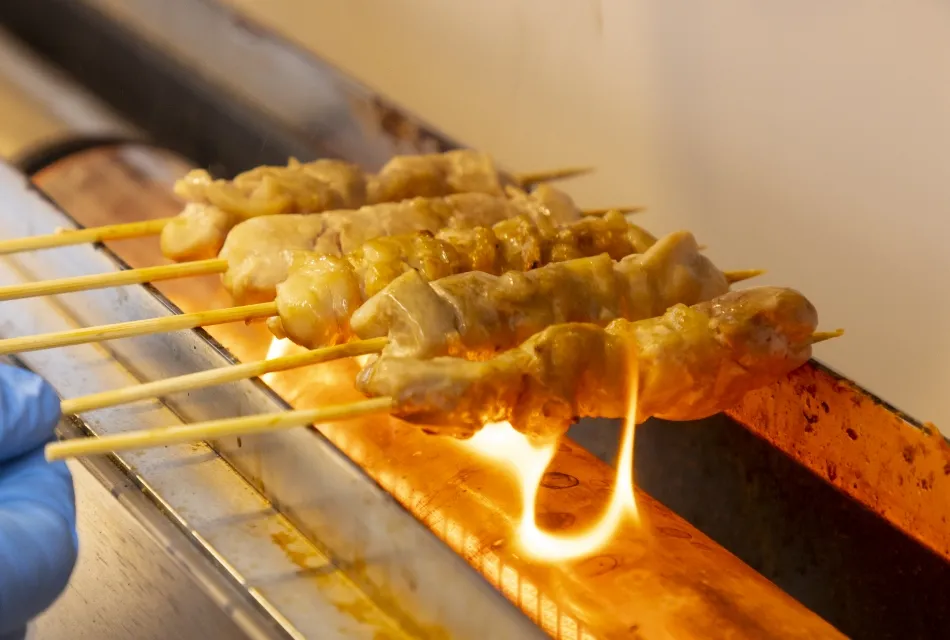 焼き鳥の調理風景